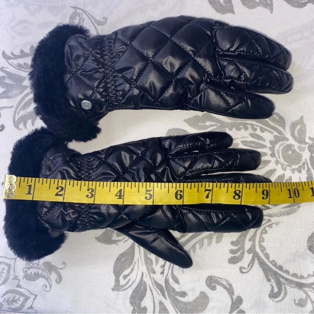 UGG All Weather‎ Touchscreen Compatible Quilted Performance Gloves S/M Black